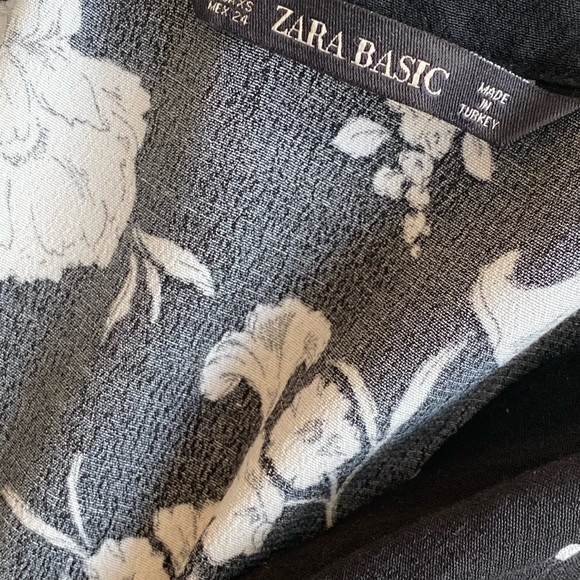 Zara black and white jumpsuit - Picture 2 of 5